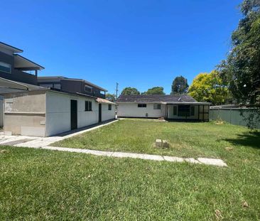 Prime Location – Walk to Shops! - Photo 5