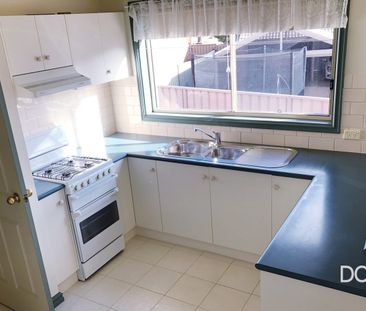 Idyllically Situated Kennington Home - Photo 2