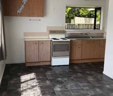 Walking distance to Papakura township and train station - Photo 1