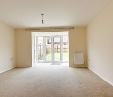 3 BEDROOM House - Semi-Detached - Photo 1