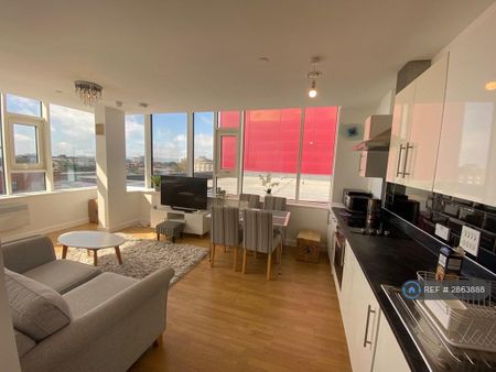 2 bedroom flat to rent - Photo 2