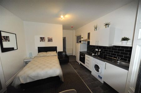 United Kingdom, 23-25 The Crescent, TS5 6SG, Middlesbrough - Photo 5