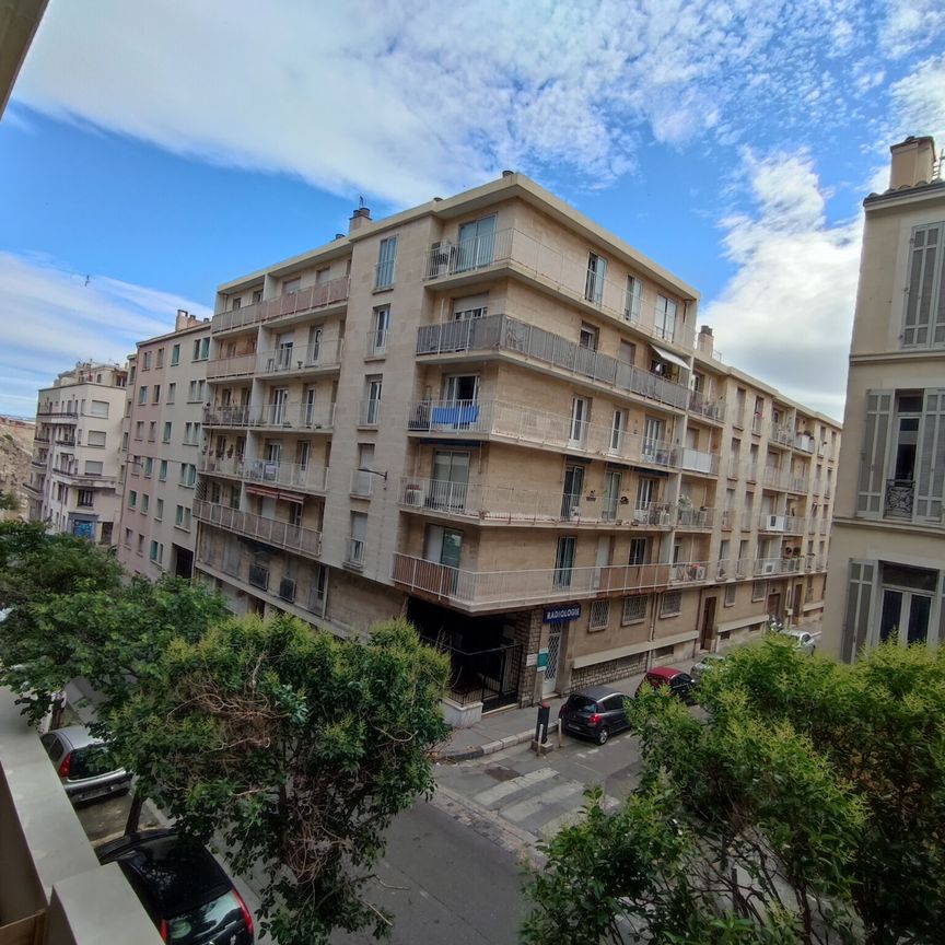 Appartement 3 pièces 78m2 MARSEILLE 7EME 1 370 euros - Photo 1