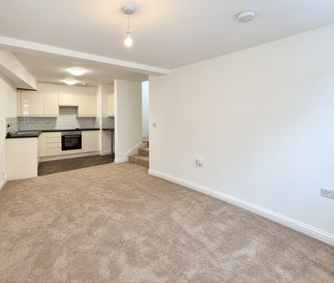 3 bedroom flat to rent - Photo 2