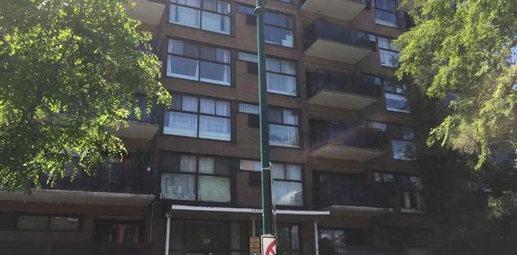 CESSION DE BAIL - Cosy one bedroom appartment in Town of Mount-Royal, the Garden City - Photo 2