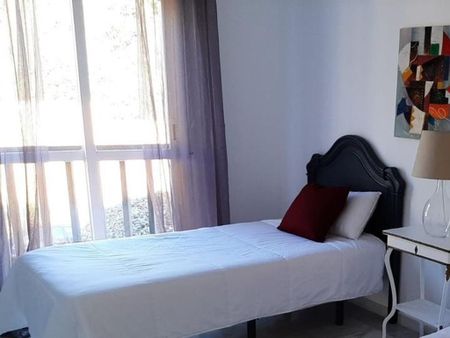 Luxury penthouse for rent in Nueva Andalucia, Spain - Photo 4