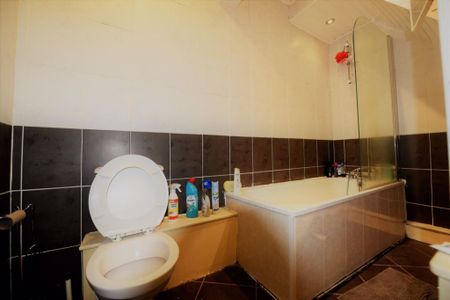 5 bedroom House in Beamsley Terrace, Leeds - Photo 3