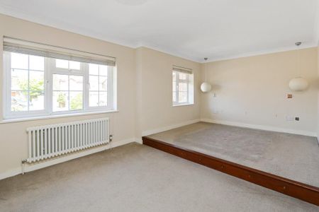 4 bedroom detached house to rent - Photo 3