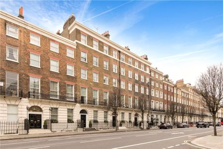 A spacious three double bedroom flat set over two floors with high spec finish, wood flooring and contemporary kitchen and bathrooms. - Photo 3