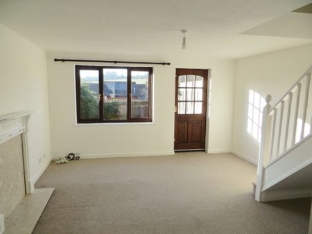 3 bed House - To Let - Photo 2
