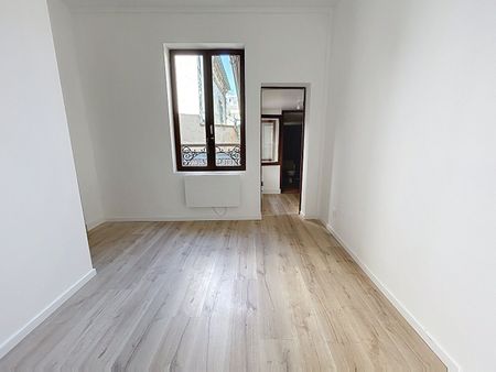 Appartement à louer - REIMS - HYPER CENTRE - Photo 4