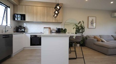 COMFORTABLE! TOWNHOUSE LIVING - Photo 5