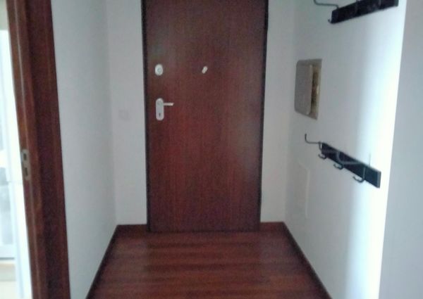 Apartamento T1 luminoso na Rua Henrique de Sousa Reis no Porto