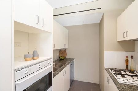 Tennis Court, Sunny Heated 25m POOL, Big Views, Gym, Security Parking - Photo 4