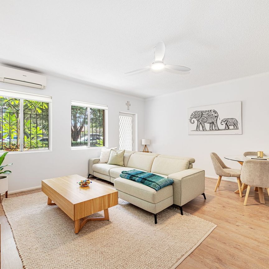 Modern Two Bedroom Apartment In Prime Location - Photo 1