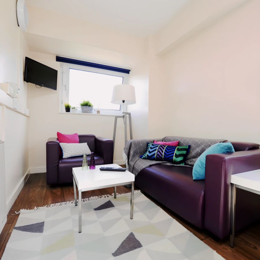 Silver + Lounge - Photo 1