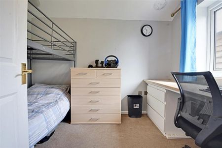 3 bedroom end of terrace house to rent - Photo 4