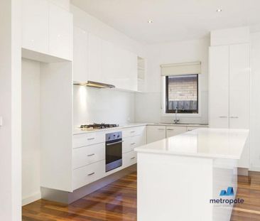 16B Irving Street, MOUNT WAVERLEY, VIC - Photo 4