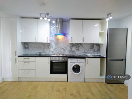 3 bedroom terraced house to rent - Photo 4