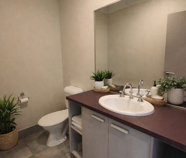 Beautiful Two-Storey Family Home - Prime Springfield Lakes Location - Photo 2