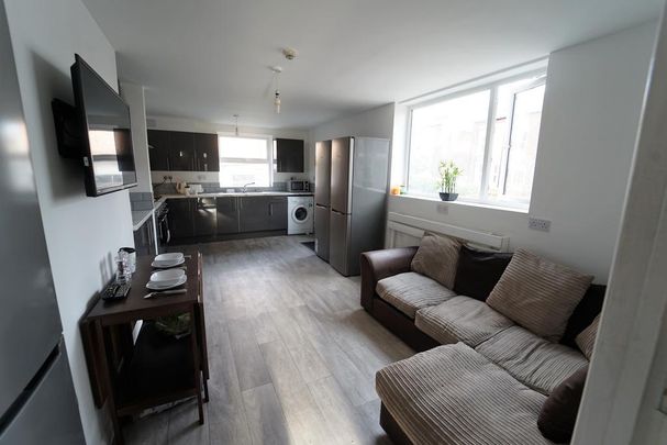 7 bedroom house to rent - Photo 1