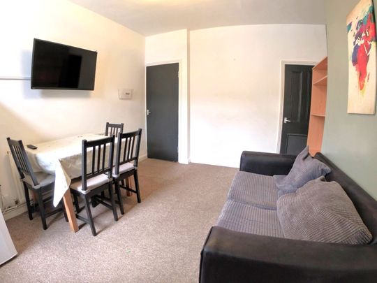 35 Oakfield Street, Lincoln, Lincolnshire, LN2 5LU, United Kingdom - Photo 1