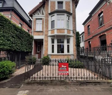 Stijlvol gelijkvloers appartement met 2 slaapkamers in het centrum ... - Photo 1