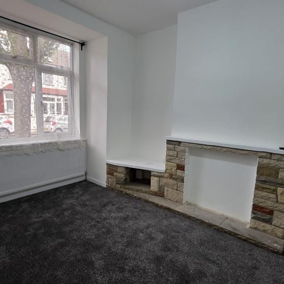 4 bedroom terraced house to rent - Photo 1