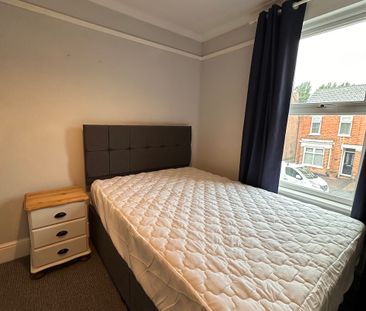 4 or 5 bedroom house - Photo 1