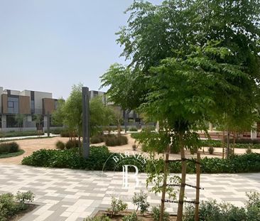 Vacant | Single Row | Park Facing - Photo 3