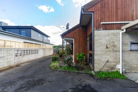 Prime Hamilton Living - Clifton Terrace Townhouse for Rent - Photo 3