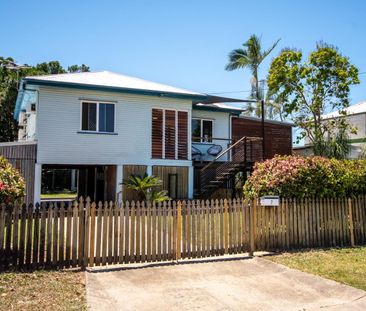 INVITING HIGHSET HOME IN PERFECT LOCATION - Photo 6