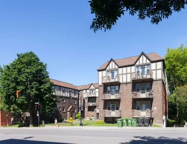 4715 Queen Mary Road | 4715 Queen Mary Road, Montreal - Photo 1