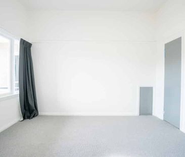 One bedroom, fantastic location! - Photo 2