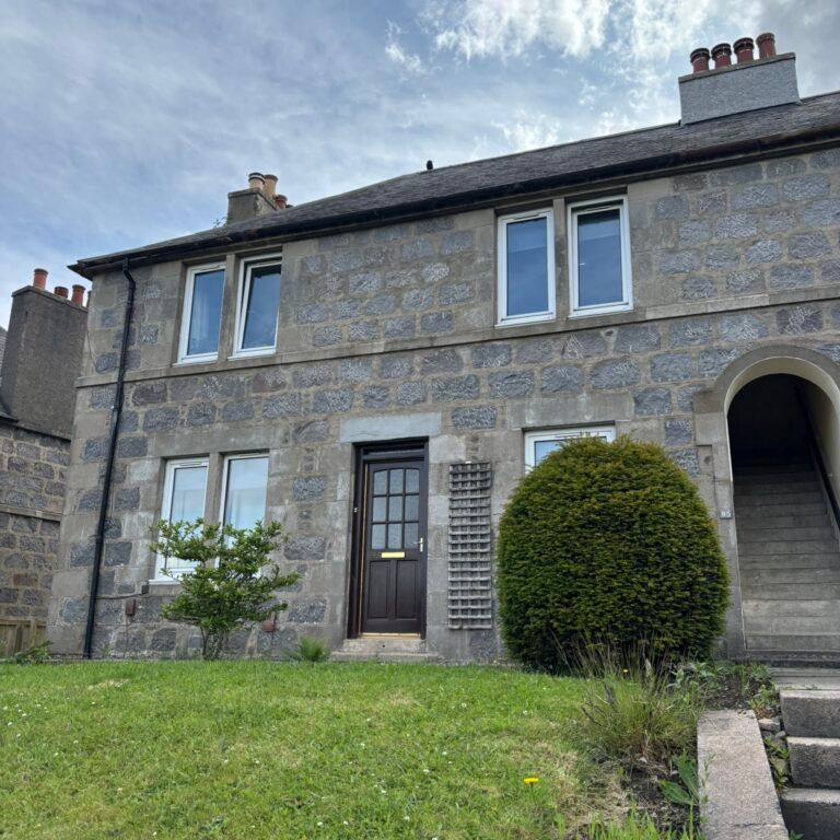 93 Kirk Brae, Cults, Aberdeen, AB15 9QX - Photo 1