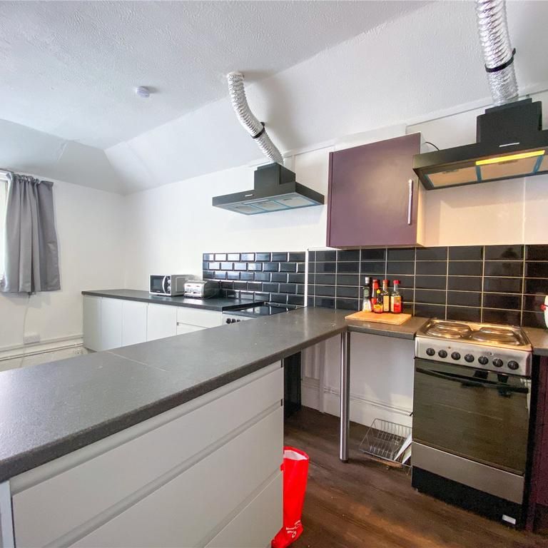 1 bedroom in a house share to rent - Photo 1
