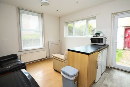 6 DOUBLE BED Student House IN THE HEART OF WINTON - Photo 2