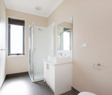 Contemporary Reverse Living Style - Photo 4