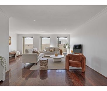 11 Ensenada Court, Broadbeach Waters QLD 4218 - House For Rent | Do... - Photo 3