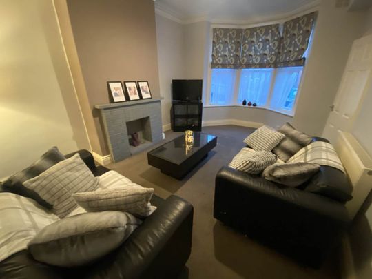 Knowle Road (room 2), Burley, Leeds - Photo 1