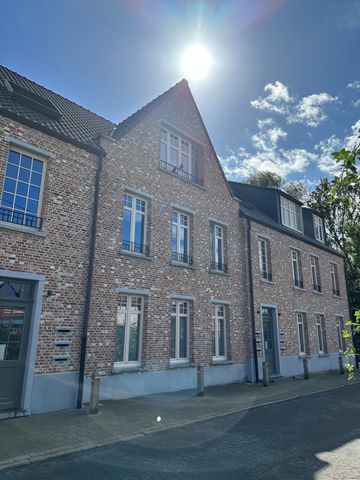 Centraal gelegen dakappartement met één slaapkamer te huur - Foto 3