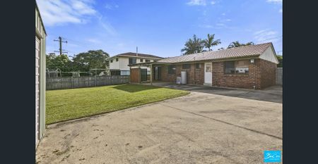 Big lock up shed - fantastic storage! - Photo 3
