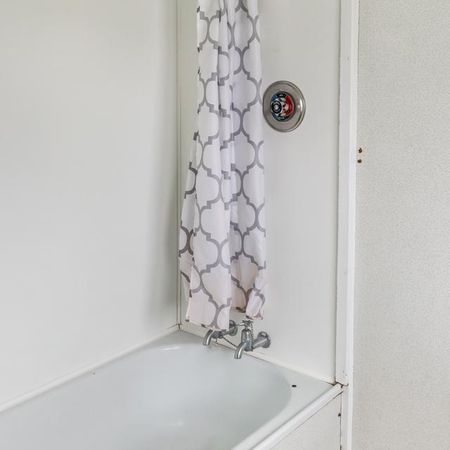 3-bedroom property, perfectly located! - Photo 4