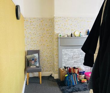 3 Bed Semi-Detached House, Blackbird Road, LE4 - Photo 1