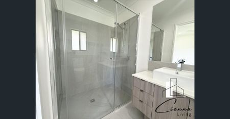 Spacious 4-Bedroom, 2-Bathroom House - Photo 4