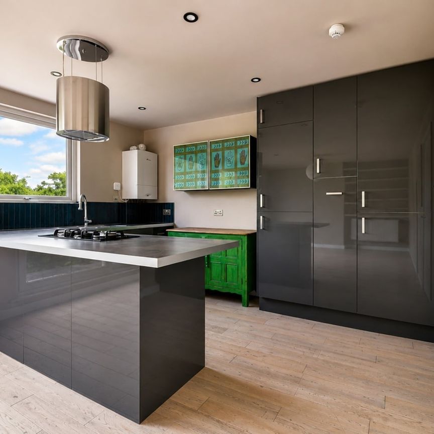 2 Bed Penthouse, St. Aubyns, BN3 - Photo 1