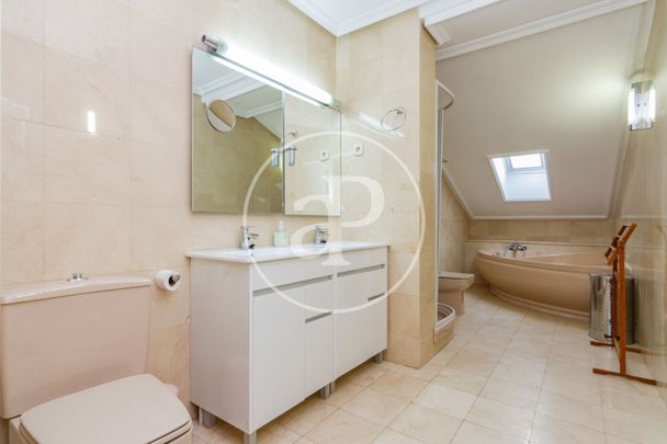 Flat for rent in Plaza de Isabel II - Photo 1