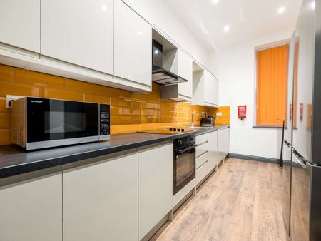 OX Living is proud to present this high-quality 12-bedroom co-living property, perfect for working professionals looking for stylish, stress-free living. Room 11 - Photo 4