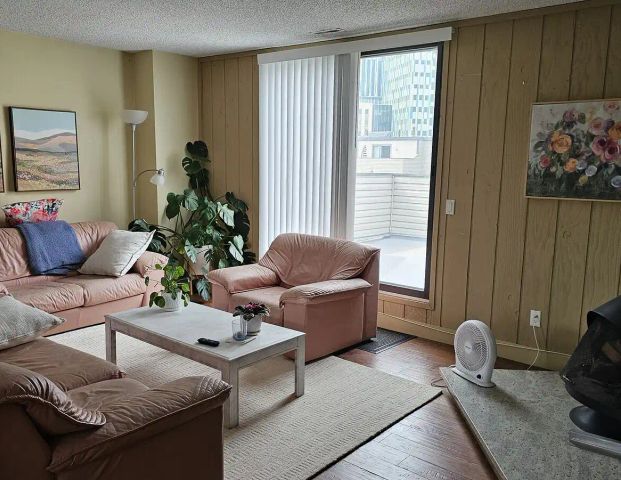 • Fully Furnished 3-Bedroom Apartment – Directly Across from Foothills Hospital — 3 Bedrooms Condo Unit - Photo 1