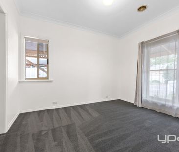 Immaculate Three-Bedroom Cottage in a Prime Caroline Springs Location - Photo 3